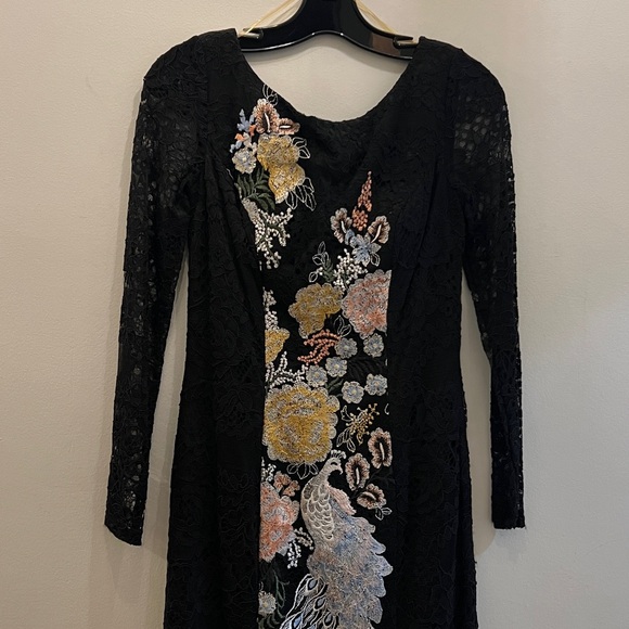 Js Collection bird embroidered V- back slim midi dress with illusion lace sleeve - Picture 6 of 9